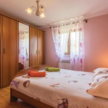 Holiday home Awesome In With Wifi Zminj